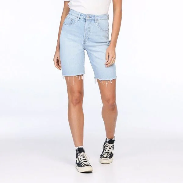 Cargo shorts – Loose-fitting shorts with large side pockets, often made from durable material for a utilitarian look.Cargo shorts – Loose-fitting shorts with large side pockets, often made from durable material for a utilitarian look.Riders Long Short