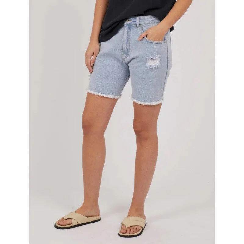 Paperbag waist shorts – Shorts with a gathered, elastic waist and often a belt, creating a relaxed and stylish fit.Paperbag waist shorts – Shorts with a gathered, elastic waist and often a belt, creating a relaxed and stylish fit.Foxwood Amble Short