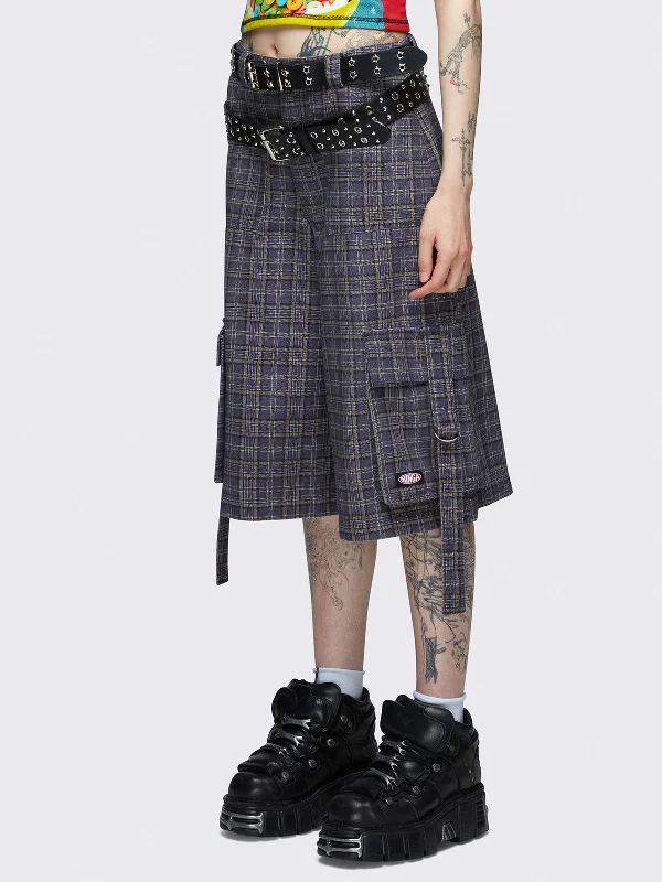 Cargo shorts – Loose-fitting shorts with large side pockets, often made from durable material for a utilitarian look.Cargo shorts – Loose-fitting shorts with large side pockets, often made from durable material for a utilitarian look.Arlo Plaid Long Cargo Shorts
