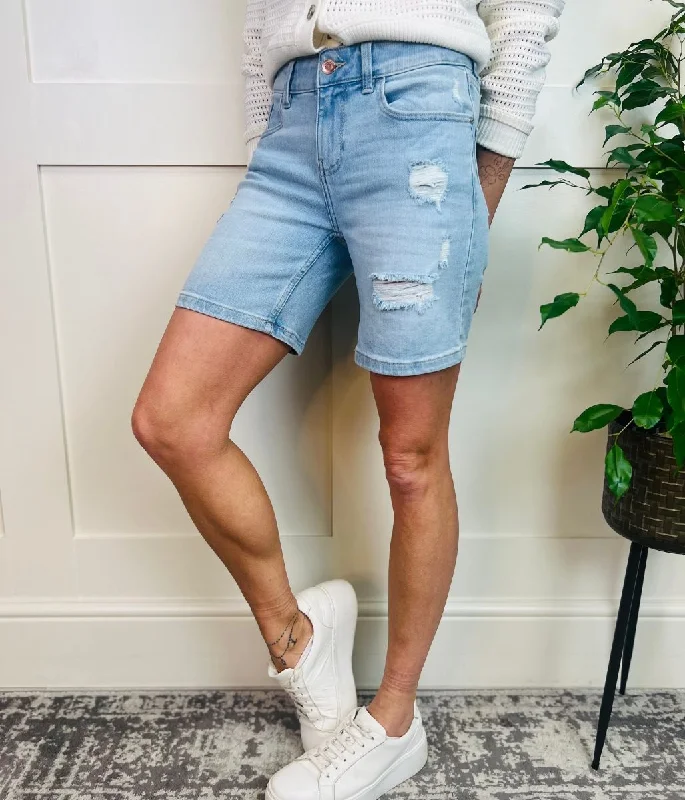 Culottes – Wide-legged, knee-length or mid-calf shorts that resemble a skirt but are more comfortable and practical.Culottes – Wide-legged, knee-length or mid-calf shorts that resemble a skirt but are more comfortable and practical.Vintage Look Denim Mid Length Boy Shorts Culottes – Wide-legged, knee-length or mid-calf shorts that resemble a skirt but are more comfortable and practical.Culottes – Wide-legged, knee-length or mid-calf shorts that resemble a skirt but are more comfortable and practical.Vintage Look Denim Mid Length Boy Shorts