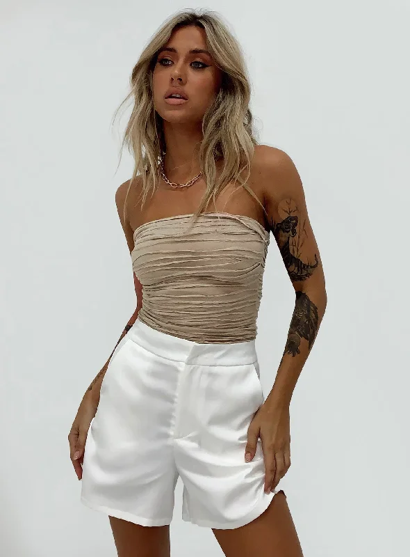 Lace shorts – Shorts made from delicate lace fabric, often worn for a dressier or romantic look.Lace shorts – Shorts made from delicate lace fabric, often worn for a dressier or romantic look.Jonna Shorts White Lace shorts – Shorts made from delicate lace fabric, often worn for a dressier or romantic look.Lace shorts – Shorts made from delicate lace fabric, often worn for a dressier or romantic look.Jonna Shorts White