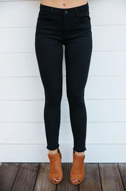 Houndstooth trousers – Trousers featuring the distinctive houndstooth pattern, typically in black and white or muted tones.Houndstooth trousers – Trousers featuring the distinctive houndstooth pattern, typically in black and white or muted tones.Houndstooth trousers – Trousers featuring the distinctive houndstooth pattern, typically in black and white or muted tones.The AZ Black Skinny Jean Houndstooth trousers – Trousers featuring the distinctive houndstooth pattern, typically in black and white or muted tones.Houndstooth trousers – Trousers featuring the distinctive houndstooth pattern, typically in black and white or muted tones.Houndstooth trousers – Trousers featuring the distinctive houndstooth pattern, typically in black and white or muted tones.The AZ Black Skinny Jean