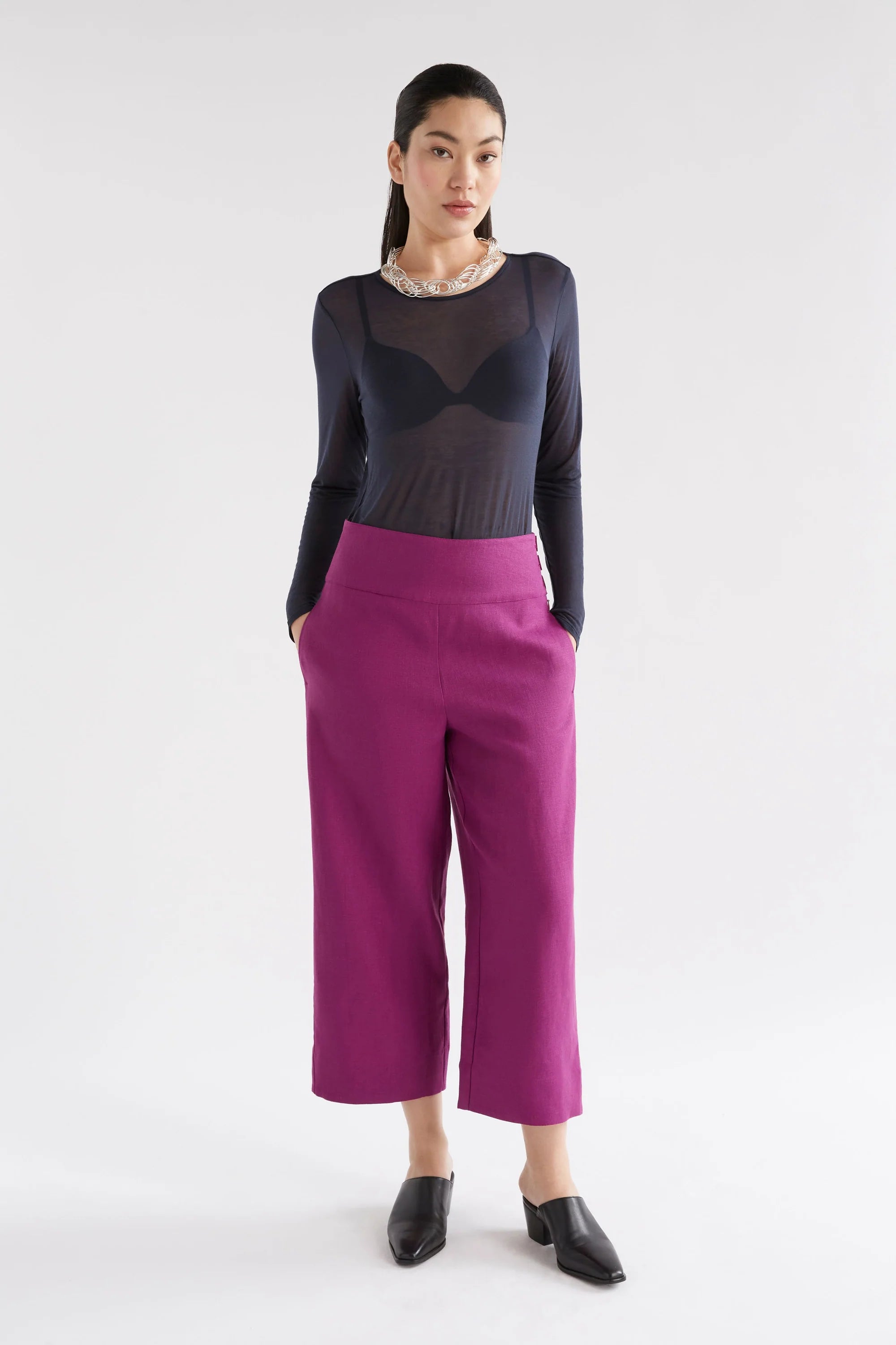 Cropped trousers – Trousers that are shortened to a length above the ankle.Cropped trousers – Trousers that are shortened to a length above the ankle.Cropped trousers – Trousers that are shortened to a length above the ankle.Olsson Pant S24 Cropped trousers – Trousers that are shortened to a length above the ankle.Cropped trousers – Trousers that are shortened to a length above the ankle.Cropped trousers – Trousers that are shortened to a length above the ankle.Olsson Pant S24