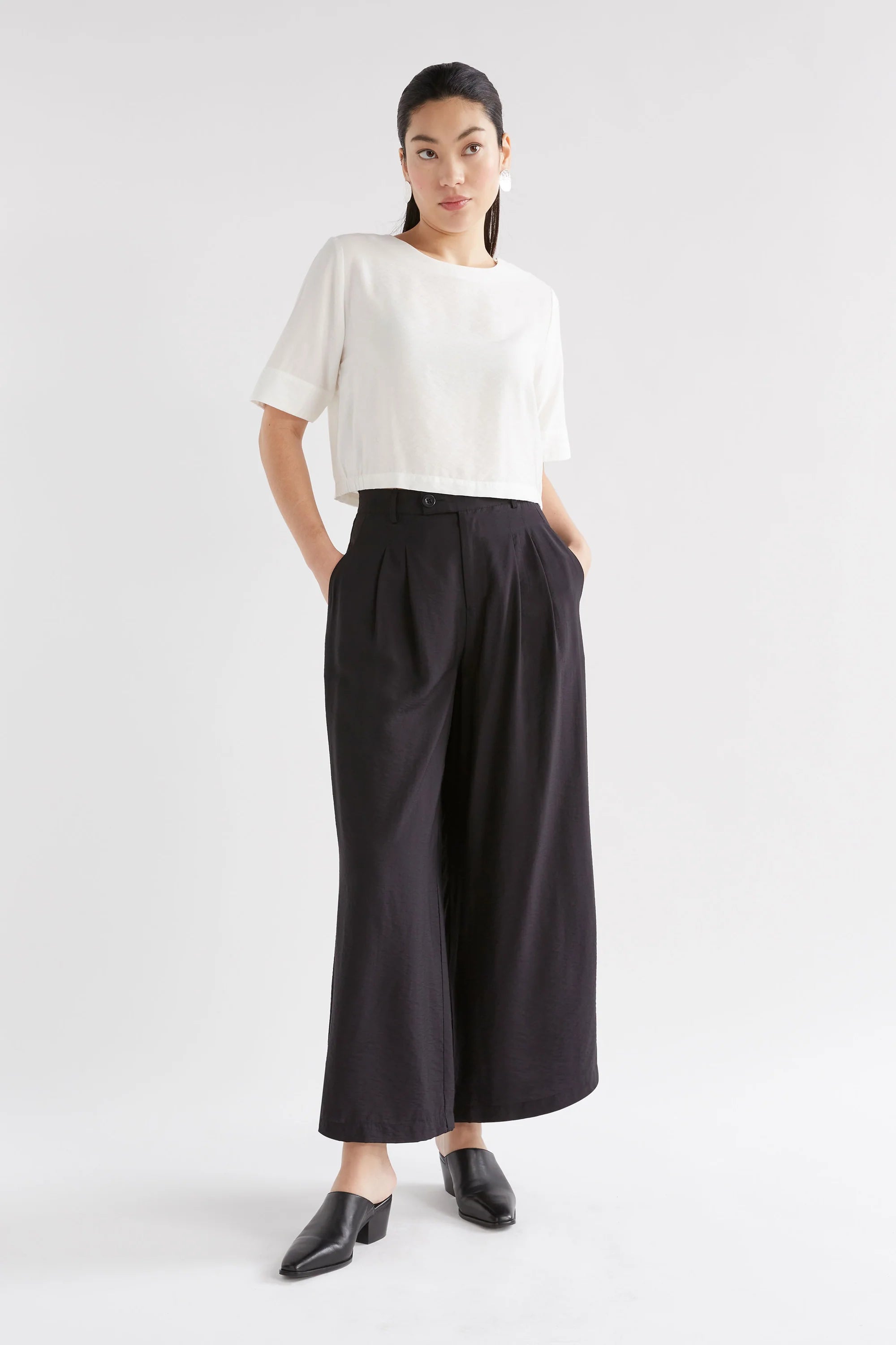 High-waisted trousers – Trousers that sit above the waistline for a flattering, elongating look.High-waisted trousers – Trousers that sit above the waistline for a flattering, elongating look.High-waisted trousers – Trousers that sit above the waistline for a flattering, elongating look.Pressa Pant High-waisted trousers – Trousers that sit above the waistline for a flattering, elongating look.High-waisted trousers – Trousers that sit above the waistline for a flattering, elongating look.High-waisted trousers – Trousers that sit above the waistline for a flattering, elongating look.Pressa Pant