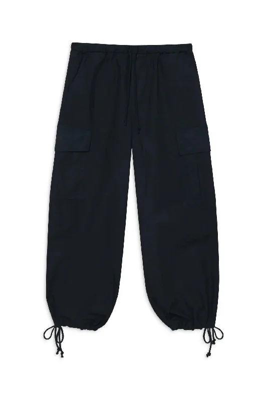 High-waisted trousers – Trousers that sit above the waistline for a flattering, elongating look.High-waisted trousers – Trousers that sit above the waistline for a flattering, elongating look.High-waisted trousers – Trousers that sit above the waistline for a flattering, elongating look.Women's Structured Poplin Cargo Pant In Black High-waisted trousers – Trousers that sit above the waistline for a flattering, elongating look.High-waisted trousers – Trousers that sit above the waistline for a flattering, elongating look.High-waisted trousers – Trousers that sit above the waistline for a flattering, elongating look.Women's Structured Poplin Cargo Pant In Black