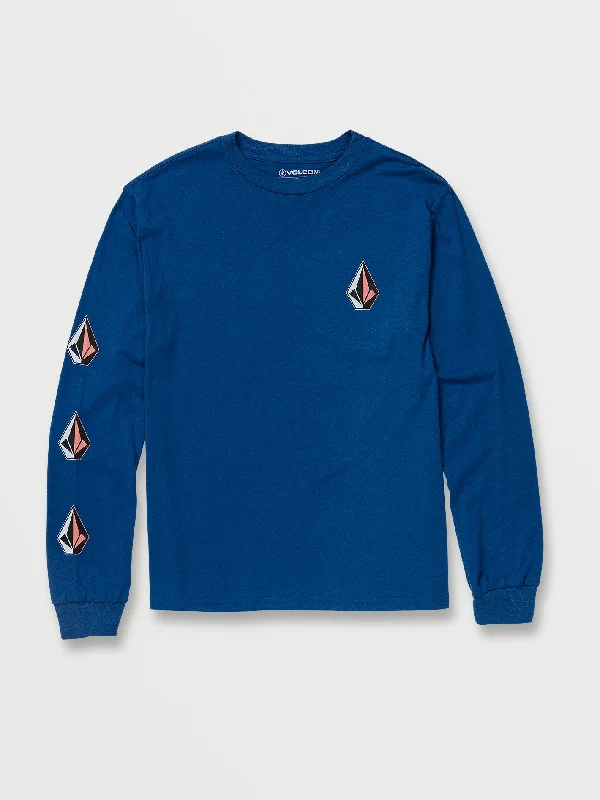 V-neck – V-shaped neckline for a more flattering lookV-neck – V-shaped neckline for a more flattering lookLittle Boys Iconic Stone Long Sleeve Tee - Royal V-neck – V-shaped neckline for a more flattering lookV-neck – V-shaped neckline for a more flattering lookLittle Boys Iconic Stone Long Sleeve Tee - Royal