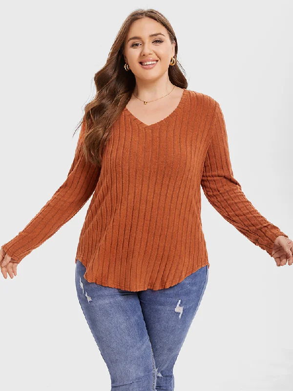 Crew neck – Classic round necklineCrew neck – Classic round necklineV-Neck Curved Hem Ribbed Knit Tee Crew neck – Classic round necklineCrew neck – Classic round necklineV-Neck Curved Hem Ribbed Knit Tee