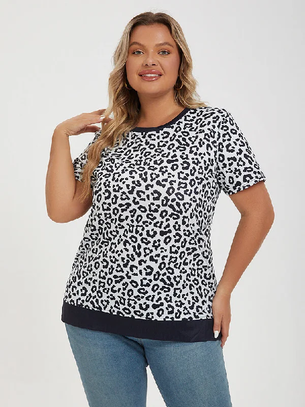 Oversized – Loose, relaxed fit, often with dropped shouldersOversized – Loose, relaxed fit, often with dropped shouldersPlus Black And White Leopard Print Round Neck Tee Oversized – Loose, relaxed fit, often with dropped shouldersOversized – Loose, relaxed fit, often with dropped shouldersPlus Black And White Leopard Print Round Neck Tee