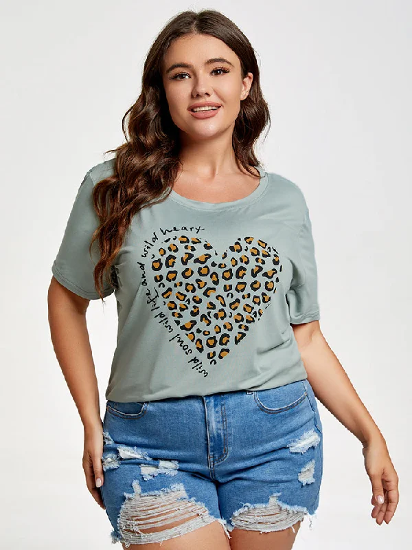 Ringer – T-shirt with contrasting colored trim around the neckline and sleevesRinger – T-shirt with contrasting colored trim around the neckline and sleevesPlus Leopard Heart Print Graphic Tee Ringer – T-shirt with contrasting colored trim around the neckline and sleevesRinger – T-shirt with contrasting colored trim around the neckline and sleevesPlus Leopard Heart Print Graphic Tee