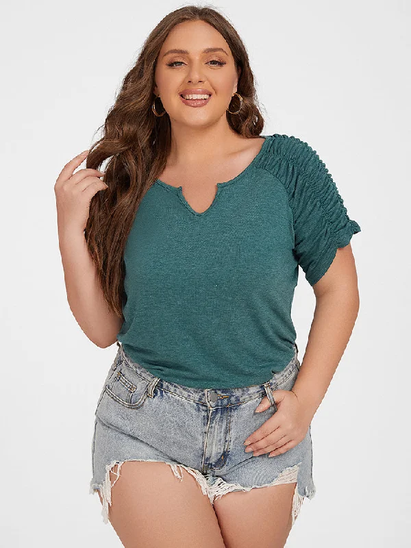 Long sleeve – Full-length sleeve, great for layeringLong sleeve – Full-length sleeve, great for layeringPlus Green V Neck Ruched Tee Long sleeve – Full-length sleeve, great for layeringLong sleeve – Full-length sleeve, great for layeringPlus Green V Neck Ruched Tee