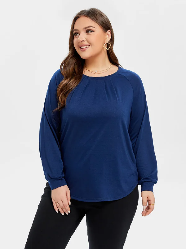 Henley – T-shirt with a buttoned placket (usually a few buttons near the collar)Henley – T-shirt with a buttoned placket (usually a few buttons near the collar)Solid Raglan Sleeve Curved Hem Tee Henley – T-shirt with a buttoned placket (usually a few buttons near the collar)Henley – T-shirt with a buttoned placket (usually a few buttons near the collar)Solid Raglan Sleeve Curved Hem Tee