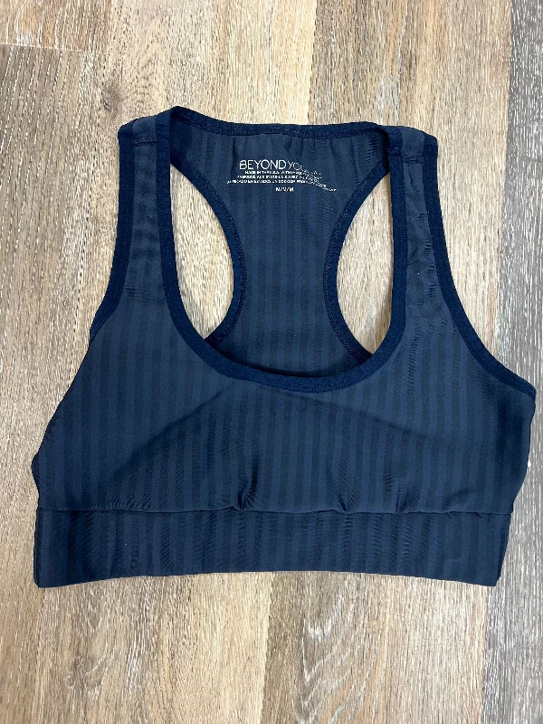 Back-closure sports bra – Sports bra with a hook-and-eye closure at the back for adjustable fit and ease of wear.Back-closure sports bra – Sports bra with a hook-and-eye closure at the back for adjustable fit and ease of wear.Blue Athletic Bra Beyond Yoga, Size M Back-closure sports bra – Sports bra with a hook-and-eye closure at the back for adjustable fit and ease of wear.Back-closure sports bra – Sports bra with a hook-and-eye closure at the back for adjustable fit and ease of wear.Blue Athletic Bra Beyond Yoga, Size M