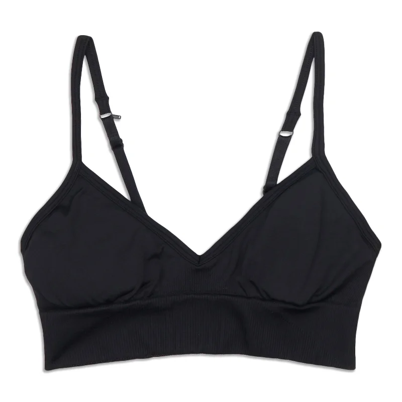Underwired sports bra – Sports bra with underwire for added support and structure.Underwired sports bra – Sports bra with underwire for added support and structure.Ebb To Street Bra - Resale Underwired sports bra – Sports bra with underwire for added support and structure.Underwired sports bra – Sports bra with underwire for added support and structure.Ebb To Street Bra - Resale