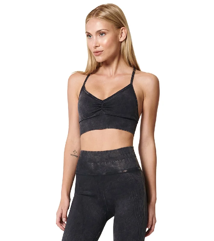 Racerback sports bra – Sports bra with a back design that features straps that meet in a "V" or "Y" shape, offering better shoulder mobility.Racerback sports bra – Sports bra with a back design that features straps that meet in a "V" or "Y" shape, offering better shoulder mobility.NUX Paloma Mineral Wash Yoga Sports Bra Racerback sports bra – Sports bra with a back design that features straps that meet in a "V" or "Y" shape, offering better shoulder mobility.Racerback sports bra – Sports bra with a back design that features straps that meet in a "V" or "Y" shape, offering better shoulder mobility.NUX Paloma Mineral Wash Yoga Sports Bra