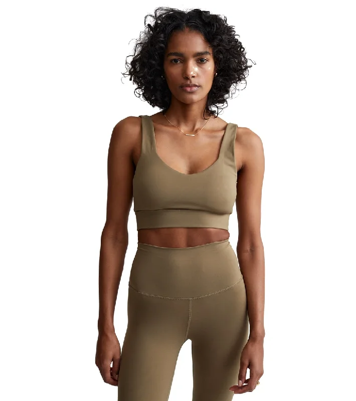 Wireless sports bra – Sports bra without underwire, offering more comfort and flexibility for a wide range of activities.Wireless sports bra – Sports bra without underwire, offering more comfort and flexibility for a wide range of activities.Varley Always Edwards Bra Dusty Green