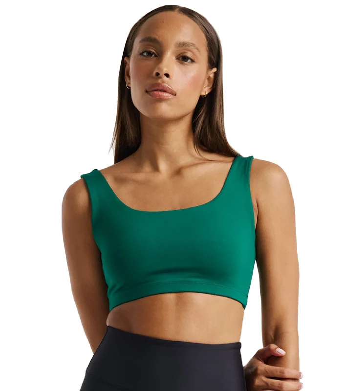 Back-closure sports bra – Sports bra with a hook-and-eye closure at the back for adjustable fit and ease of wear.Back-closure sports bra – Sports bra with a hook-and-eye closure at the back for adjustable fit and ease of wear.Year of Ours Recycled Go To Bra Malachite
